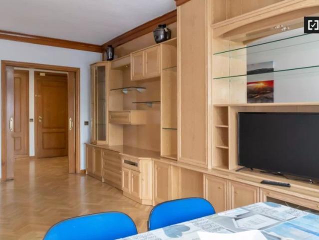 Double bed in Room in a shared 5 bedroom apartment for rent in Alcalá de Henares, perfect for professionals and students
