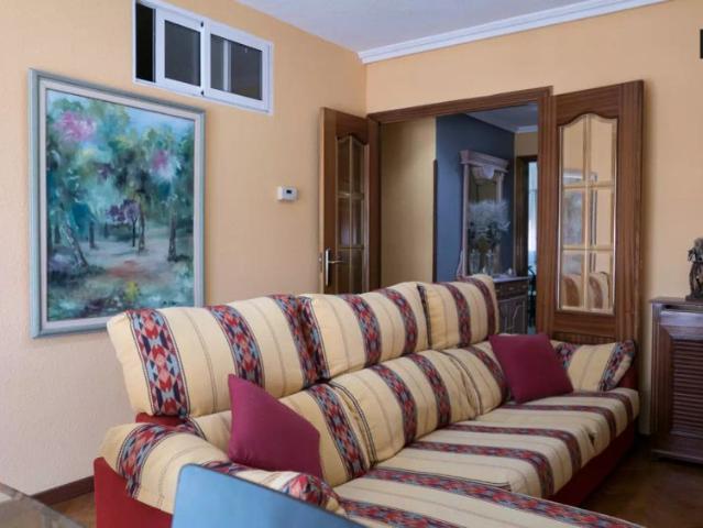 Double bed in Room in a shared 5 bedroom apartment for rent in Alcalá de Henares, perfect for professionals and students
