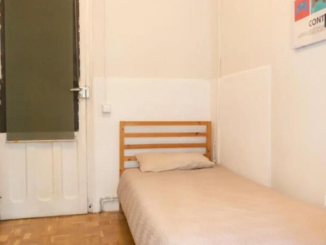 Double bed in Room in a shared 5 bedroom apartment for rent in Argüelles perfect for professionals and students