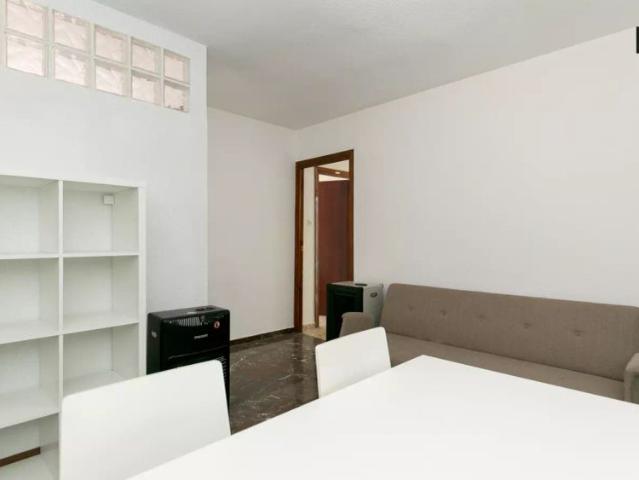 Double bed in Room in a shared 5 bedroom apartment for rent in Camino de Ronda