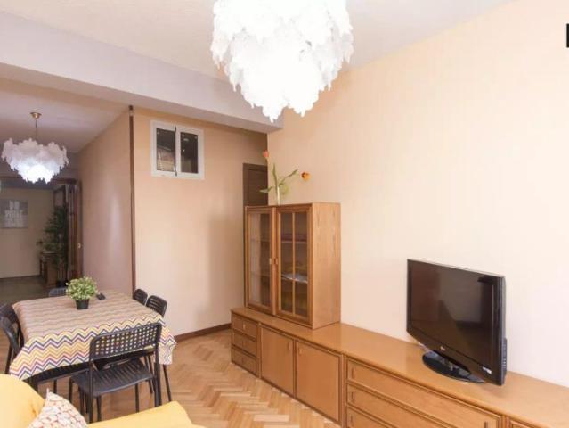 Double bed in Room in a shared 6 bedroom apartment for rent in Alcalá de Henares, Madrid