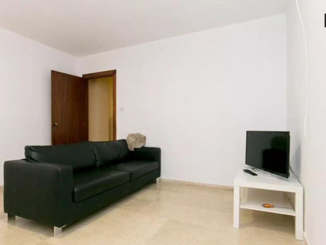 Double bed in Room in a shared 6 bedroom apartment for rent in Camino de Ronda, professionals and students only