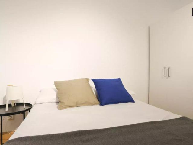 Double bed in Room in a shared 6 bedroom apartment for rent in Ibiza, professionals and students welcomed