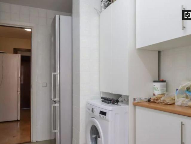 Double bed in Room in a shared 8 bedroom apartment for rent in Cuatro Caminos