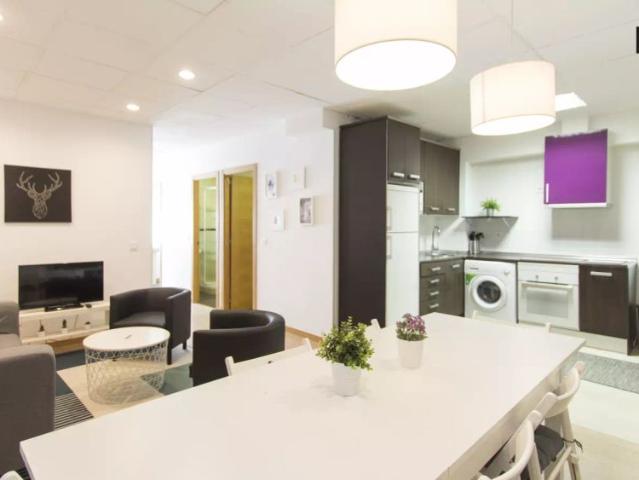 Double bed in Room in a shared 8 bedroom apartment for rent in Guindalera, perfect for professionals or students, couples not allowed