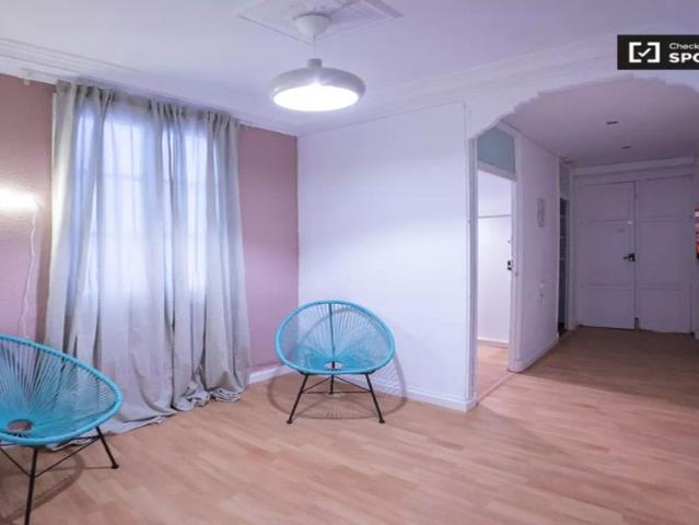Double bed in Room in a shared 8 bedroom apartment for rent in La Xerea, Valencia