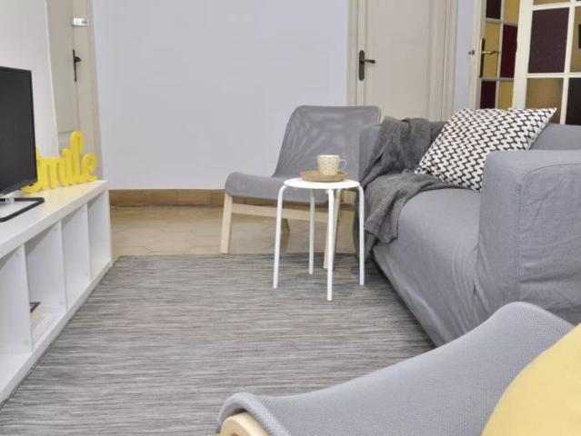 Double bed in Room in a shared 8 bedroom apartment for rent in Sant Gervasi Galvany, professionals and students only, no couples