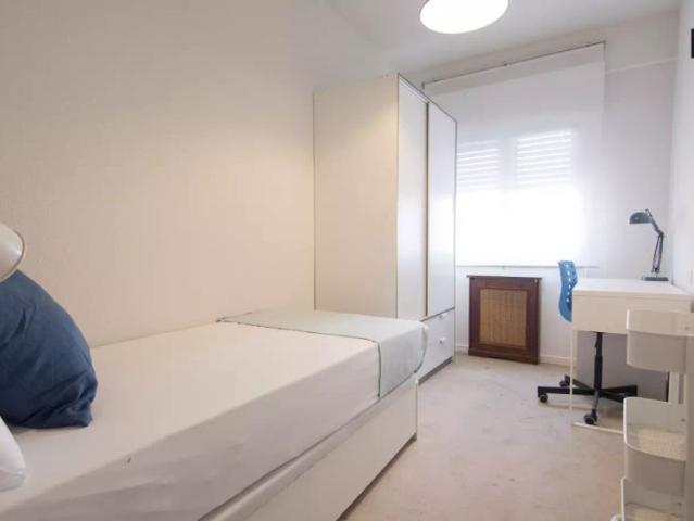 Double bed in Rooms for rent in modern 6 bedroom apartment in Nueva España
