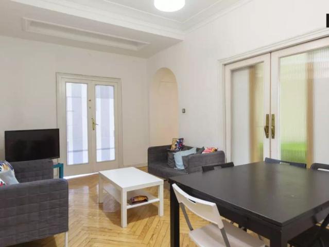 Single Bed in Rooms for rent in modern 8 bedroom apartment in Moncloa