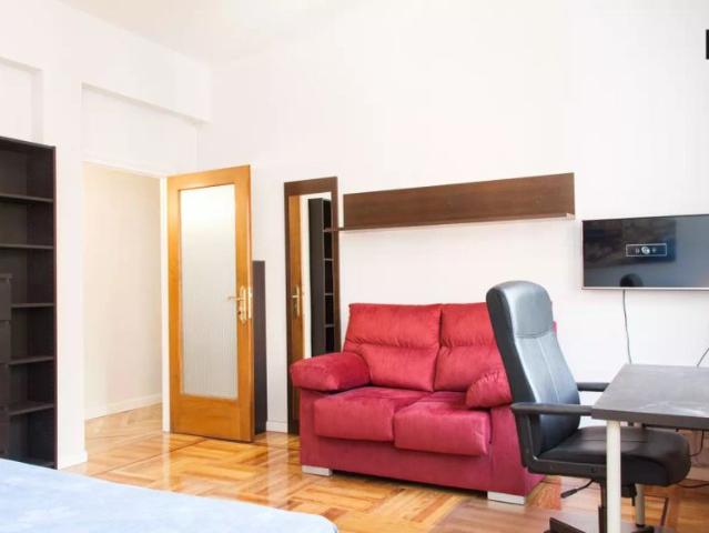 Double bed in Rooms for rent in a renovated 7 bedroom apartment in Plaza España