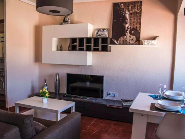 Double bed in Rooms for rent in furnished 3 bedroom apartment in Poblats Marítims