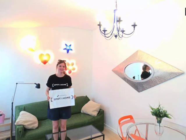 Double bed in Rooms for rent in large 7 bedroom apartment in Puerta del Ángel