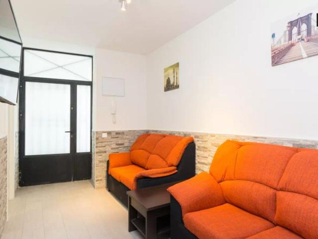 Double bed in Rooms for rent in renovated 4 bedroom apartment in Acacias Embajadores
