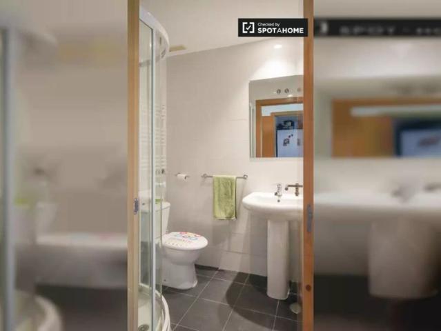 Double bed in Rooms for rent in 3 bedroom apartment in Ensanche de Vallecas