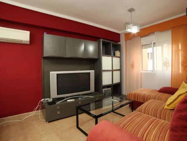 Double bed in Rooms for rent in 4 bedroom, 2 bathroom apartment with balcony in Poblats Marítims