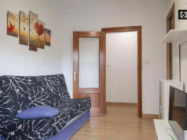 Double bed in Rooms for rent in 4 bedroom apartment in Opañel, Madrid