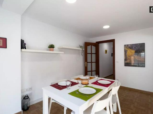 Double bed in Rooms for rent in 4 bedroom apartment in L'Hospitalet De Llobregat