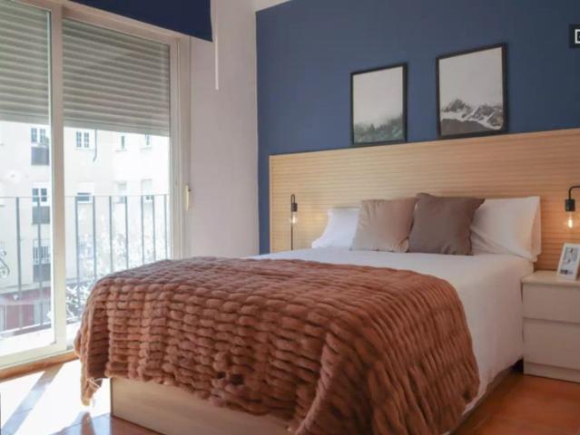 Double bed in Rooms for rent in 4 bedroom apartment in Prosperidad