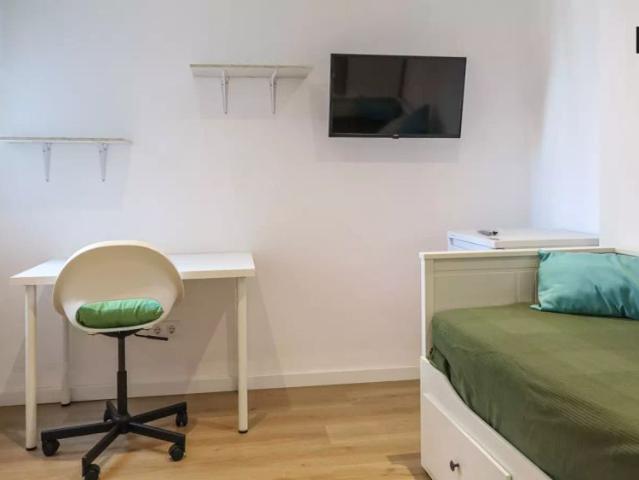 Double bed in Rooms for rent in 4 bedroom apartment in Valencia