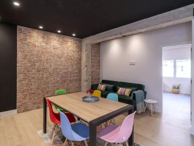 Double bed in Rooms for rent in 6 bedroom apartment in Valencia
