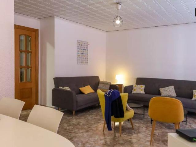 Double bed in Rooms for rent in 7 bedroom apartment in Valencia