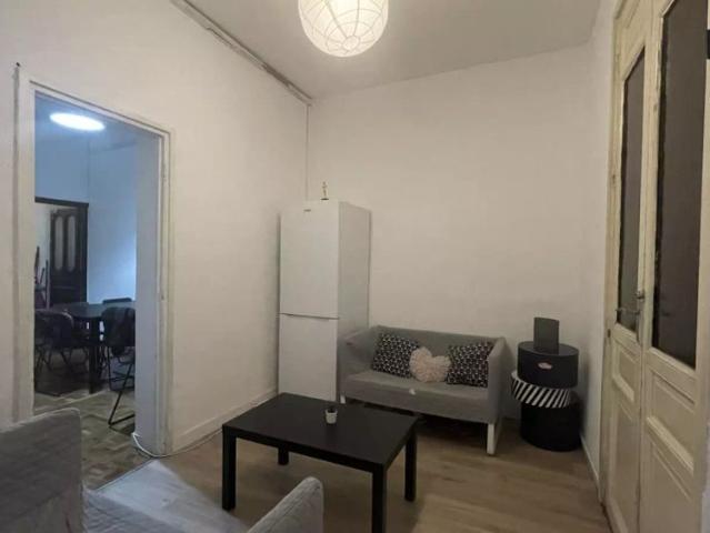 Double bed in Rooms for rent in 8 bedroom apartment in Malasaña, Madrid