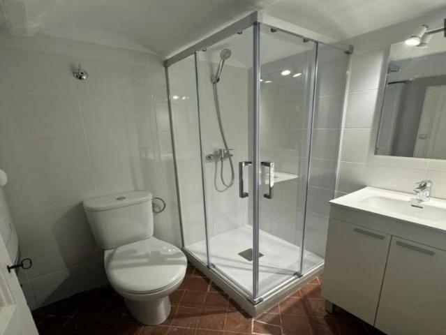 Double bed in Rooms for rent in 9 bedroom apartment in L'Eixample