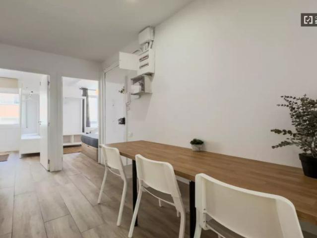 Double bed in Rooms for rent, 5 bedroom apartment, Hospitalet de Llobregat
