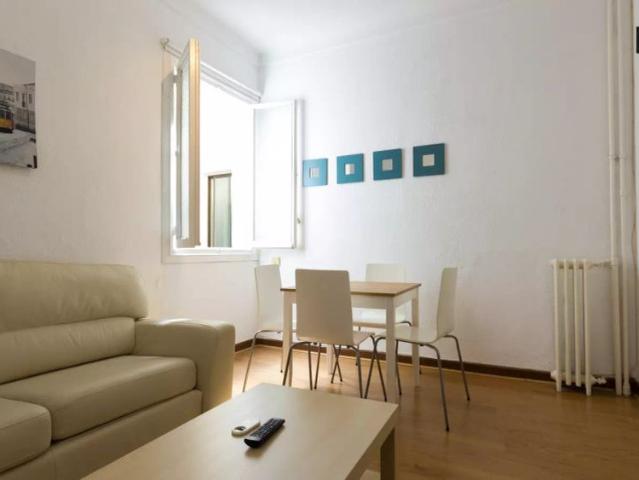 Double bed in Rooms with double beds in a 4 bedroom apartment in La Latina