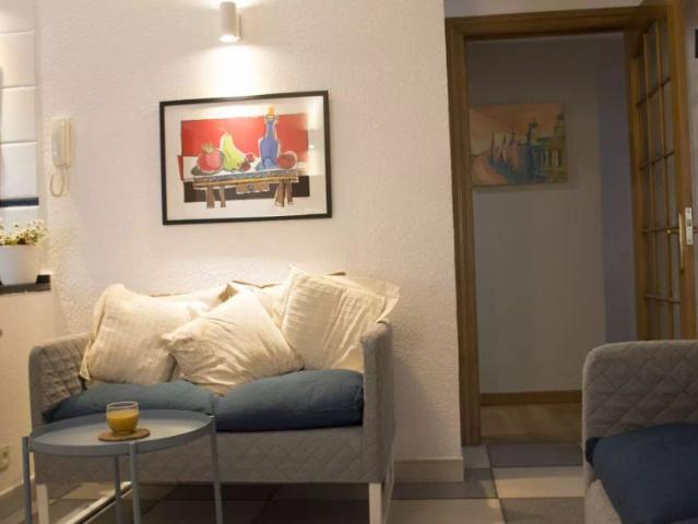 Double bed in Room in a shared 5 bedroom apartment for rent in Justicia, perfect for professionals and students