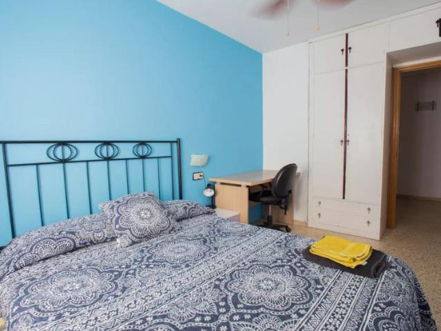 Double bed in Room in a shared 4 bedroom apartment for rent in Aiora, bills included