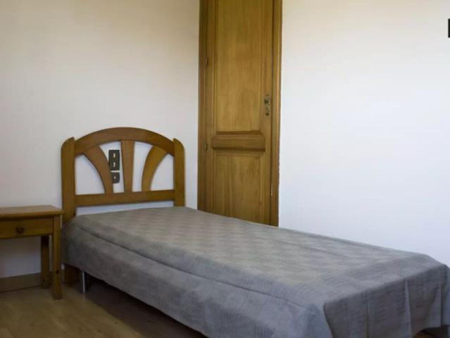 Double bed in 7 bedroom House for rent in Valverde, Madrid