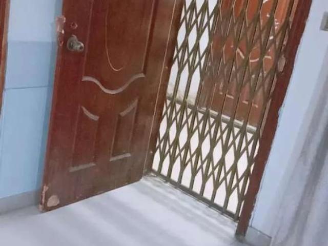 Double bed, kitchen, tv lounch falat for sale 3rd floor Lahore Wahdat Road ID 28345