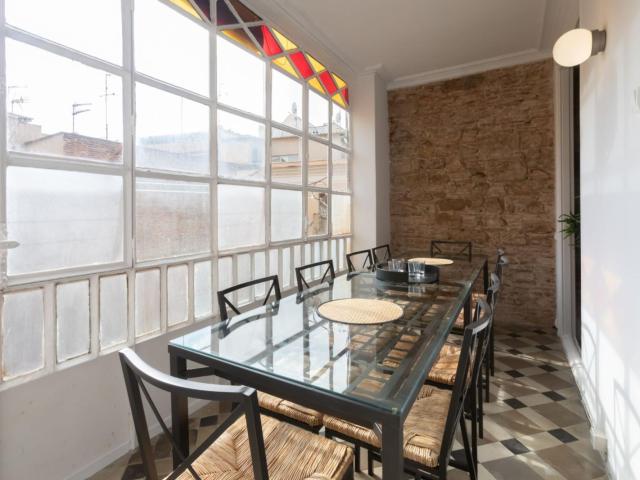Double bedroom, with balcony, in 7 bedroom apartment