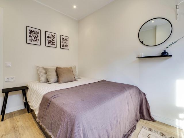 Double bedroom, with balcony, in 4 bedroom apartment