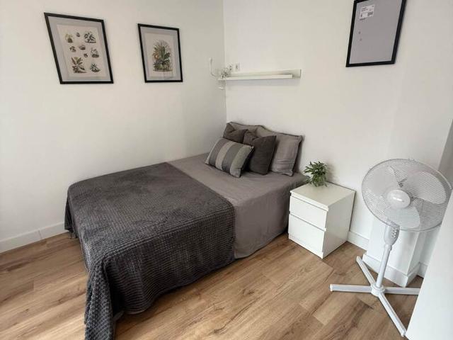 Double bedroom with private bathroom