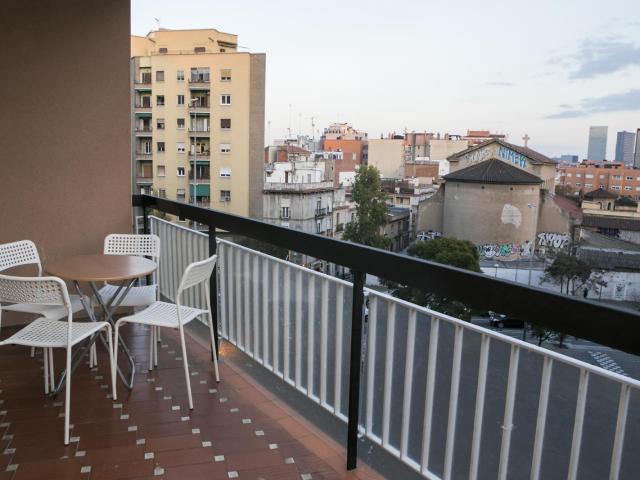 Double bedroom El Clot, next to Clot metro station