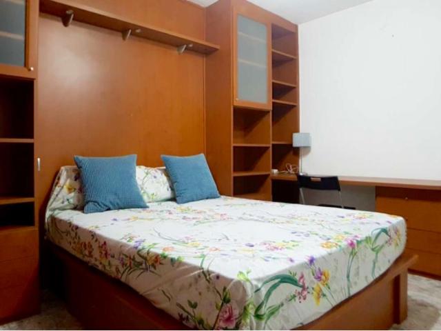 Double bedroom in 4 bedroom apartment