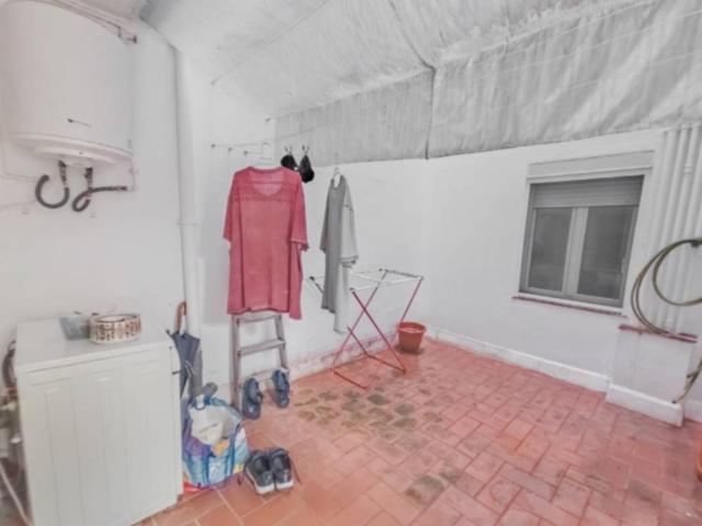 Double bedroom in 4 bedroom apartment