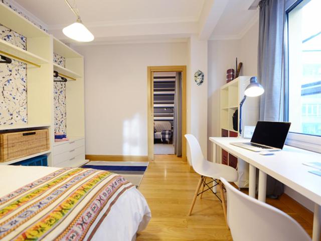 Double bedroom in 4 bedroom apartment