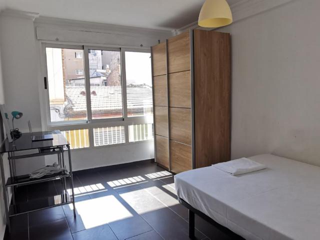 Double bedroom in 4 bedroom apartment