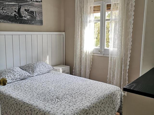 Double bedroom in 4 bedroom apartment