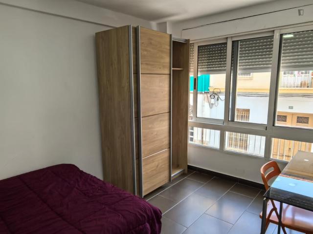 Double bedroom in 4 bedroom apartment
