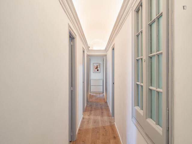 Double bedroom in 6 bedroom apartment