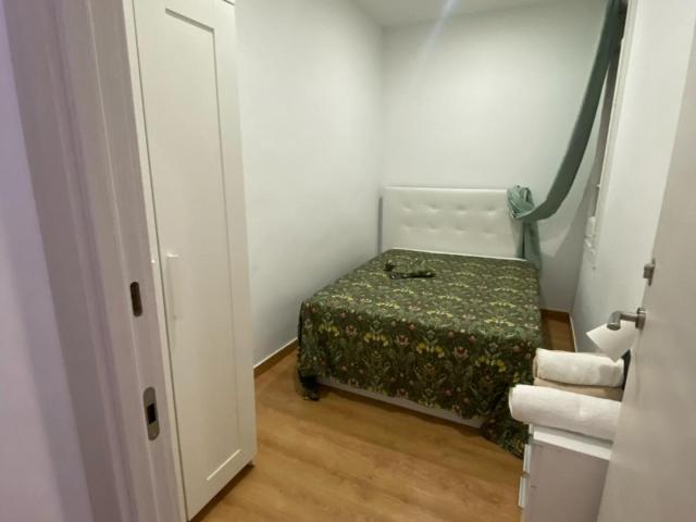 Double bedroom in 3 bedroom apartment