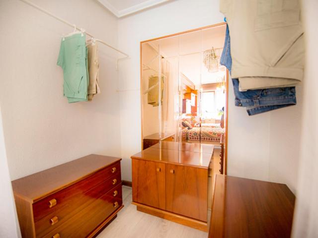 Double bedroom in 3 bedroom apartment