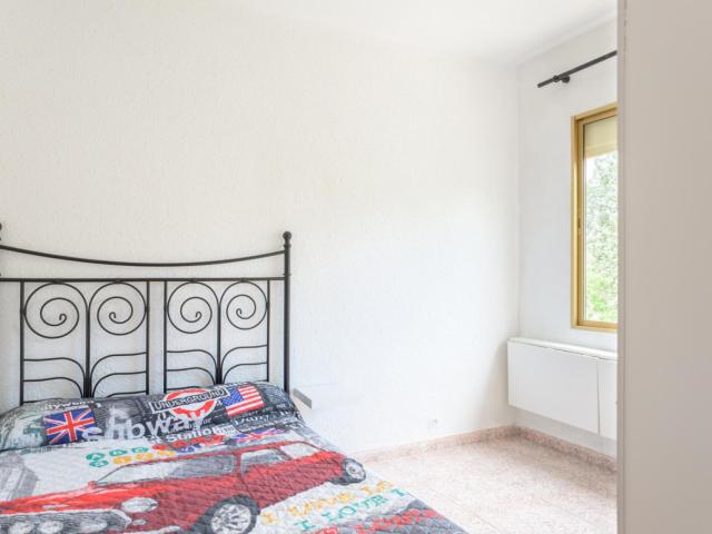 Double bedroom in 3 bedroom apartment