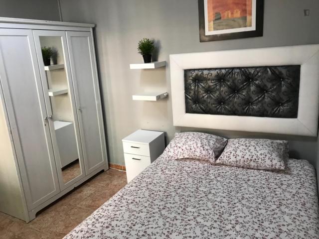 Double bedroom in a 3 bedroom apartment, in Sant Martí de Provençals