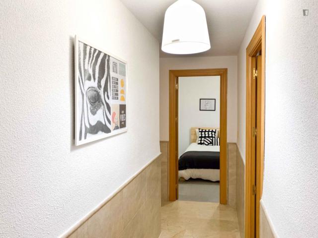 Double bedroom in a 3 bedroom apartment near Castell de la Santa Bàrbara