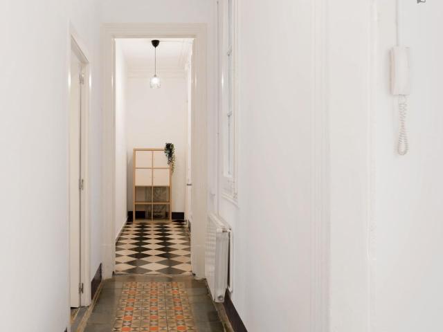 Double bedroom in a 5 bedroom apartment
